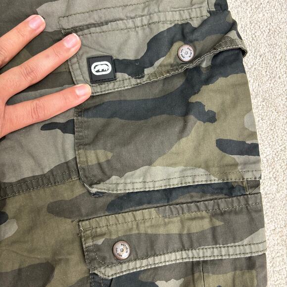 Ecko Unltd Army Green Camo Utility Cargo Shorts Men's Size 48 - Picture 3 of 7